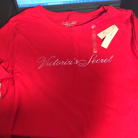 Victoria's Secret red T-shirt - Picture 1 of 1